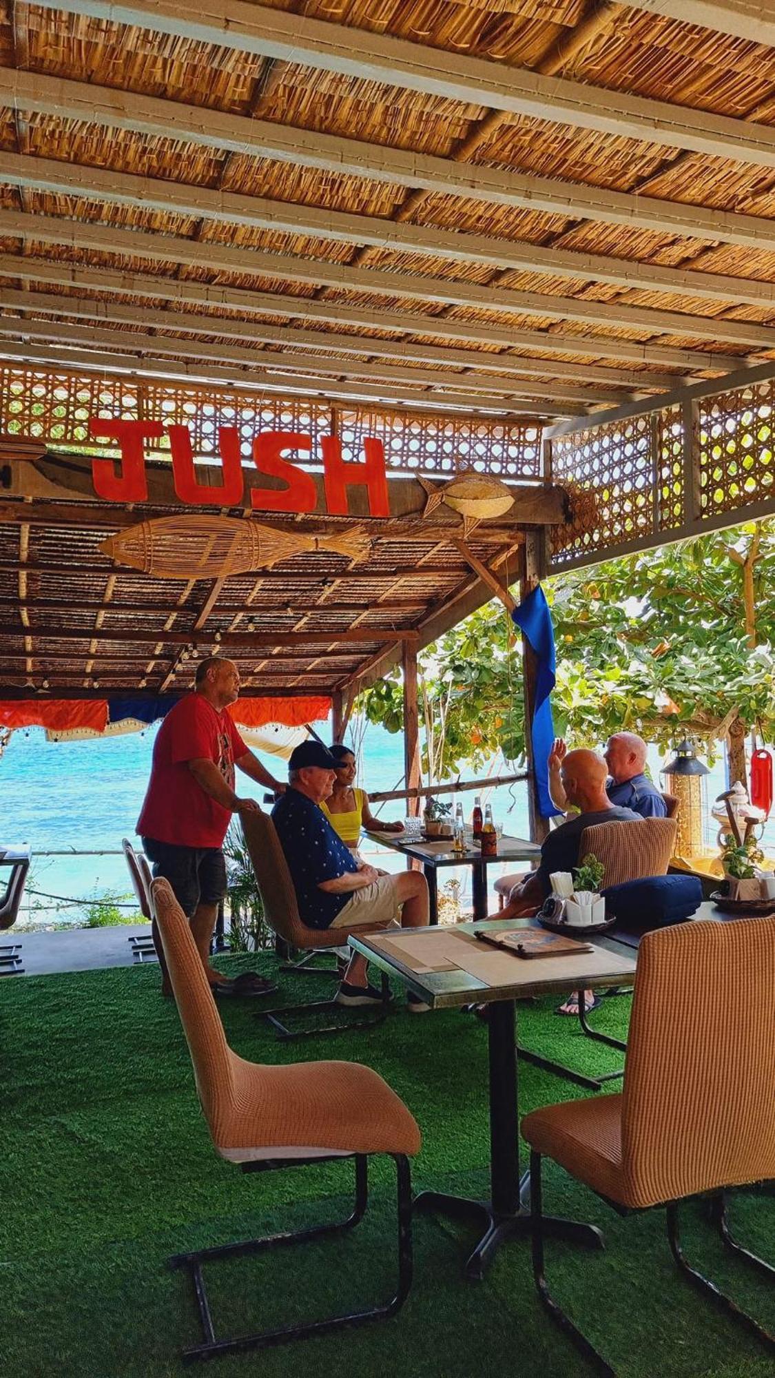 ホテル Jush Native And Glamping Dauis エクステリア 写真