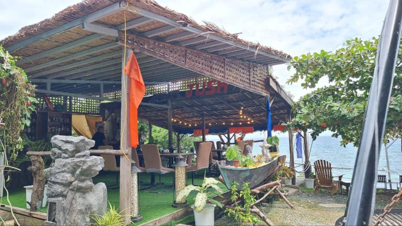 ホテル Jush Native And Glamping Dauis エクステリア 写真